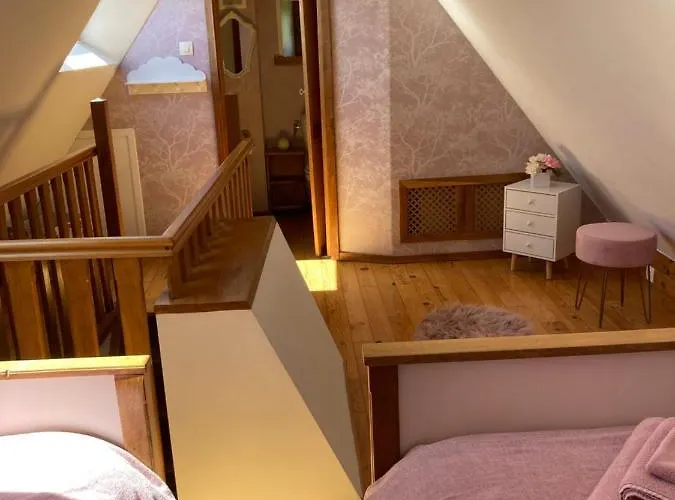 The Gingerbread House Vakantiehuis Beauficel